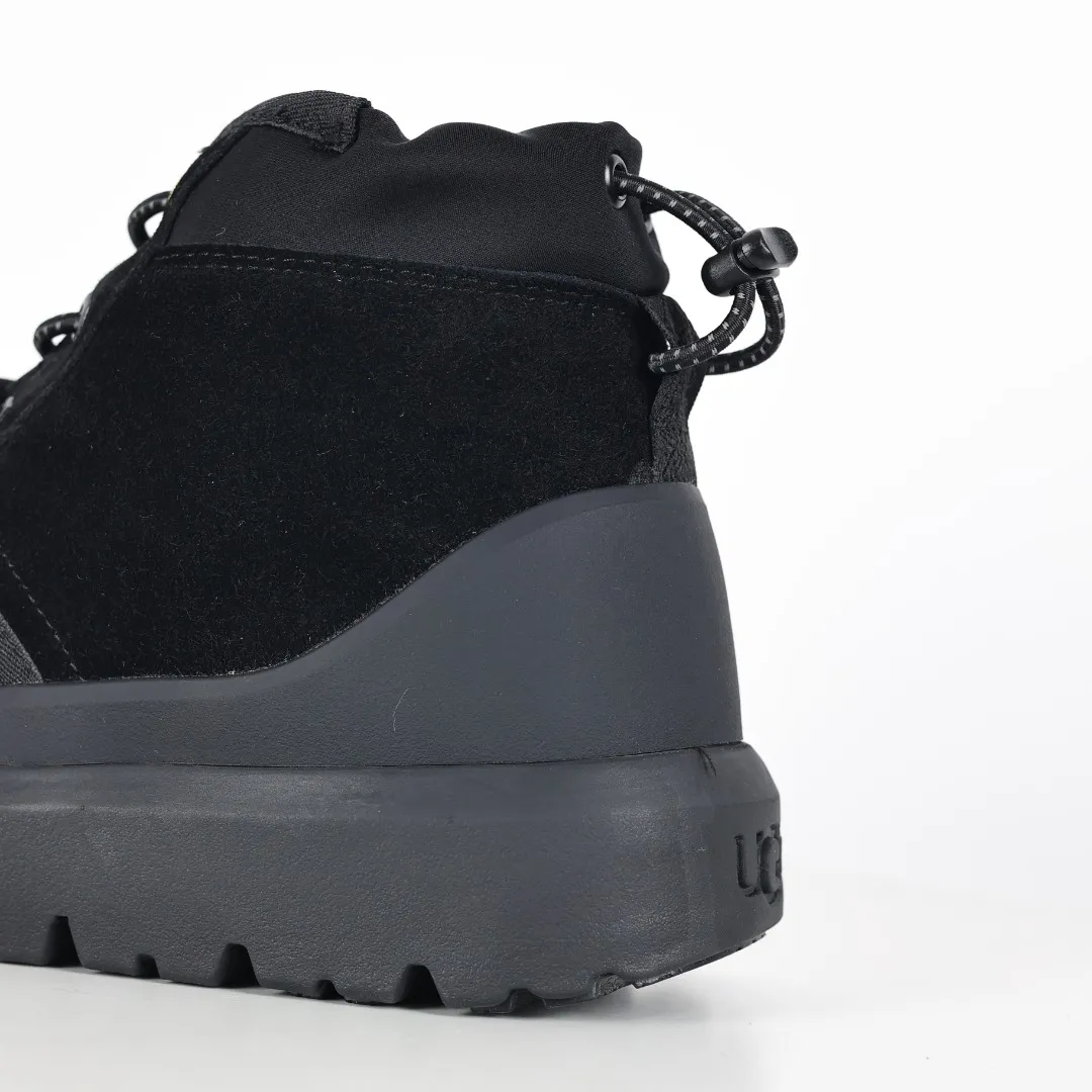 Pick up locally 💰660 Core recommendation Good price It is a very suitable choice for keeping warm in winter and at home. In the new year, uug launched a series of styles, which are partial to the preferences of young consumers and have also moved to the forefront of fashion trends. Shoe body material Water-repellent coated suede upper 17mm UGGPURE™ implantable wool insole Lightweight non-slip comfortable rubber outsole With brand LOGO trademark Comes with a full set of packaging Size: 35 36 37 38 39 40 41 42 43 44 45
